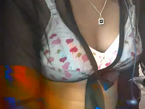Snapshot of Couplehot00 chatting on April 29, 2026, 7:23 am Couplehot00 online show from April 29, 2026, 7:23 am