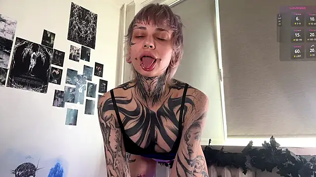 Snapshot of KizzieSherbert chatting on June 7, 2026, 11:04 am KizzieSherbert online show from June 7, 2026, 11:04 am