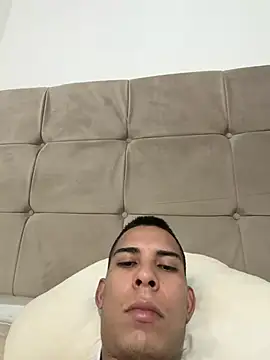 LeiAaron1998 online show from June 30, 2026, 9:15 pm