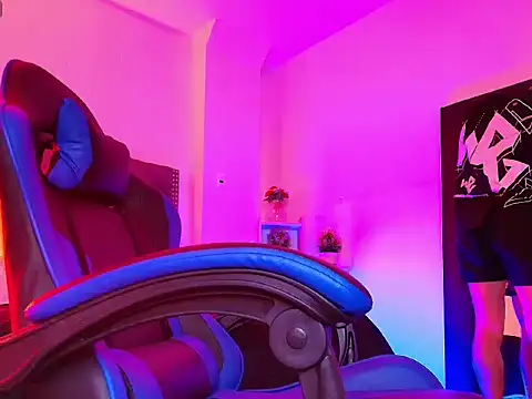 Snapshot of Dallas_Whitee chatting on April 7, 2026, 7:26 pm Dallas Whitee online show from April 7, 2026, 7:26 pm