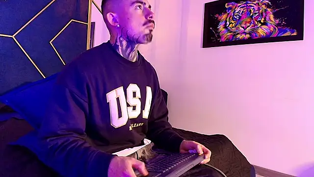 Snapshot of Dallas_Whitee chatting on March 21, 2026, 7:51 pm Dallas Whitee online show from March 21, 2026, 7:51 pm