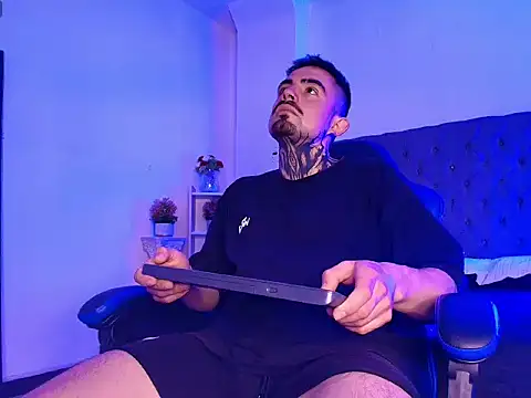 Snapshot of Dallas_Whitee chatting on April 6, 2026, 7:15 pm Dallas Whitee online show from April 6, 2026, 7:15 pm