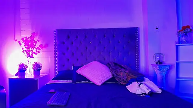 Snapshot of Dallas_Whitee chatting on April 23, 2026, 7:37 pm Dallas Whitee online show from April 23, 2026, 7:37 pm