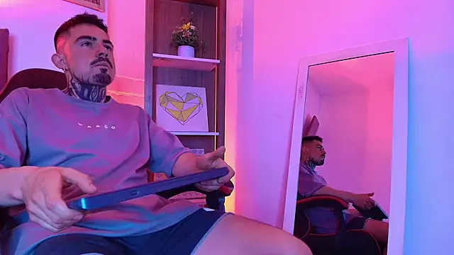 Snapshot of Dallas_Whitee chatting on March 28, 2026, 7:59 pm Dallas Whitee online show from March 28, 2026, 7:59 pm