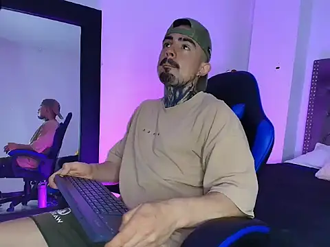 Snapshot of Dallas_Whitee chatting on April 2, 2026, 6:03 pm Dallas Whitee online show from April 2, 2026, 6:03 pm