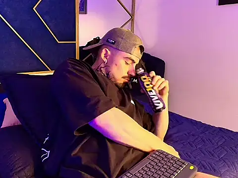 Snapshot of Dallas_Whitee chatting on March 19, 2026, 6:52 pm Dallas Whitee online show from March 19, 2026, 6:52 pm