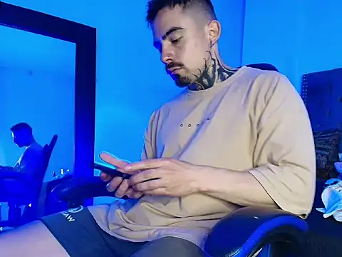 Snapshot of Dallas_Whitee chatting on April 4, 2026, 7:42 pm Dallas Whitee online show from April 4, 2026, 7:42 pm