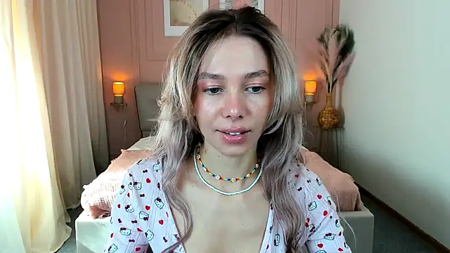 Snapshot of LuluAlis chatting on April 26, 2026, 12:57 pm LuluAlis online show from April 26, 2026, 12:57 pm