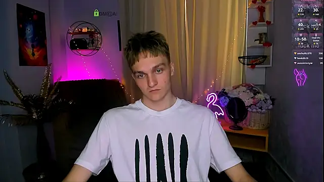 Snapshot of john_lik chatting on April 15, 2026, 12:21 pm john lik online show from April 15, 2026, 12:21 pm