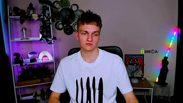 Snapshot of john_lik chatting on April 6, 2026, 1:45 pm john lik online show from April 6, 2026, 1:45 pm