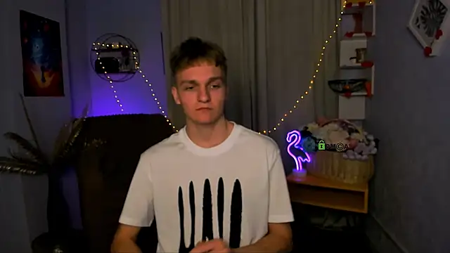 Snapshot of john_lik chatting on April 10, 2026, 7:10 pm john lik online show from April 10, 2026, 7:10 pm