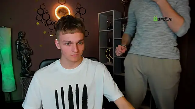 Snapshot of john_lik chatting on April 2, 2026, 7:09 pm john lik online show from April 2, 2026, 7:09 pm