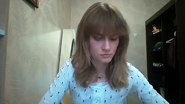 ElenoreHolguin online show from April 18, 2026, 1:24 pm