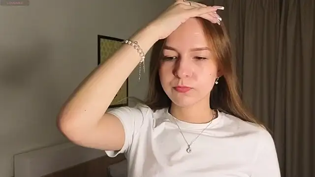 DevinAdinolfi online show from March 31, 2026, 9:17 pm