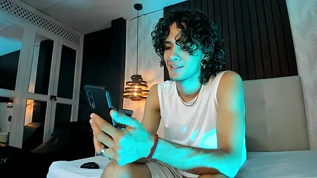 Snapshot of Skinny_Mac chatting on March 24, 2026, 1:22 pm Skinny Mac online show from March 24, 2026, 1:22 pm