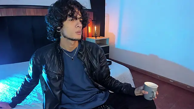 Snapshot of Skinny_Mac chatting on April 2, 2026, 2:13 pm Skinny Mac online show from April 2, 2026, 2:13 pm