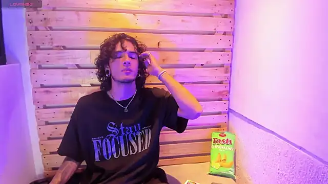 Snapshot of Skinny_Mac chatting on April 6, 2026, 2:18 pm Skinny Mac online show from April 6, 2026, 2:18 pm