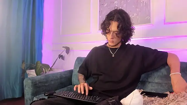 Snapshot of Skinny_Mac chatting on April 14, 2026, 1:05 pm Skinny Mac online show from April 14, 2026, 1:05 pm