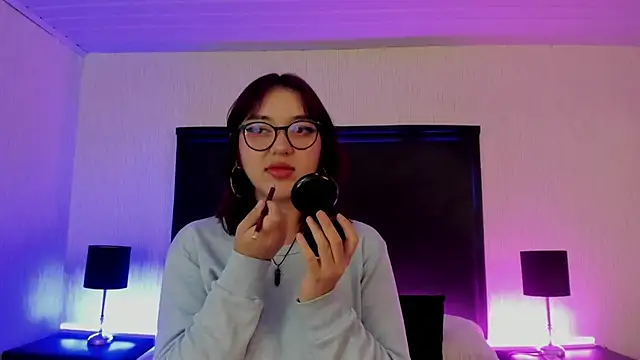 Snapshot of LilithBluum chatting on April 4, 2026, 11:50 am LilithBluum online show from April 4, 2026, 11:50 am