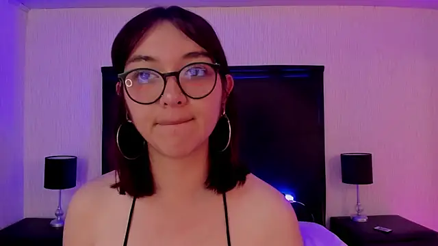 Snapshot of LilithBluum chatting on April 3, 2026, 12:44 pm LilithBluum online show from April 3, 2026, 12:44 pm