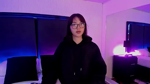 Snapshot of LilithBluum chatting on April 10, 2026, 11:28 am LilithBluum online show from April 10, 2026, 11:28 am