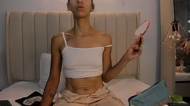 Snapshot of Abril_Castroo chatting on April 10, 2026, 12:01 pm Abril Castroo online show from April 10, 2026, 12:01 pm