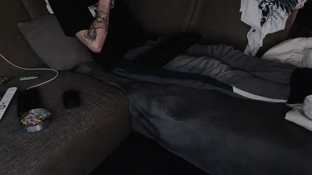 Hottehans88 online show from April 8, 2026, 5:03 pm