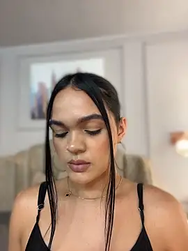 Bella-Ferrer online show from April 21, 2026, 6:36 pm