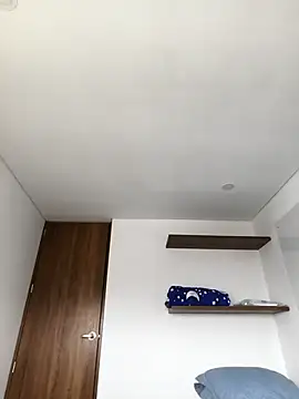 Camillemonroe  online show from April 17, 2026, 12:52 pm