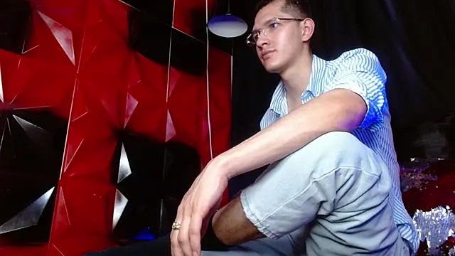 MilanDavid1 online show from April 16, 2026, 9:39 pm