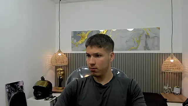 Snapshot of AlessandroFranco chatting on April 18, 2026, 1:02 pm AlessandroFranco online show from April 18, 2026, 1:02 pm