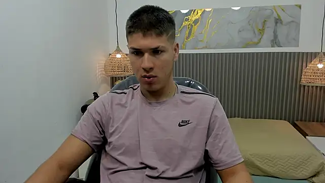 Snapshot of AlessandroFranco chatting on April 15, 2026, 1:26 pm AlessandroFranco online show from April 15, 2026, 1:26 pm