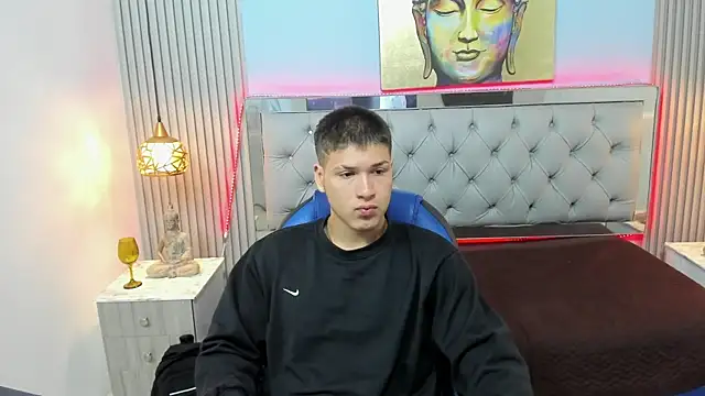 Snapshot of AlessandroFranco chatting on April 27, 2026, 1:42 pm AlessandroFranco online show from April 27, 2026, 1:42 pm