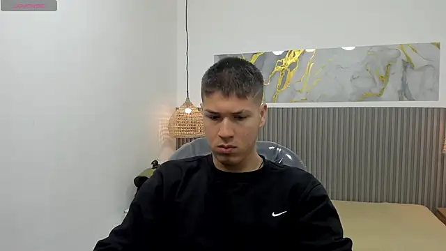 Snapshot of AlessandroFranco chatting on April 14, 2026, 1:27 pm AlessandroFranco online show from April 14, 2026, 1:27 pm