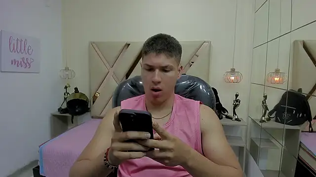 Snapshot of AlessandroFranco chatting on May 22, 2026, 1:42 pm AlessandroFranco online show from May 22, 2026, 1:42 pm