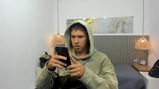 Snapshot of AlessandroFranco chatting on May 4, 2026, 1:14 pm AlessandroFranco online show from May 4, 2026, 1:14 pm