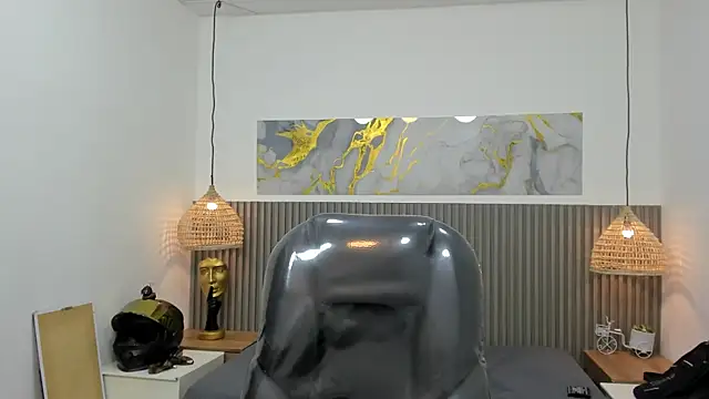 Snapshot of AlessandroFranco chatting on April 29, 2026, 1:37 pm AlessandroFranco online show from April 29, 2026, 1:37 pm