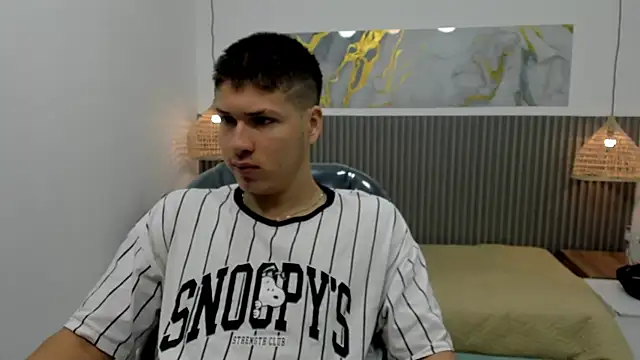 Snapshot of AlessandroFranco chatting on April 16, 2026, 1:45 pm AlessandroFranco online show from April 16, 2026, 1:45 pm