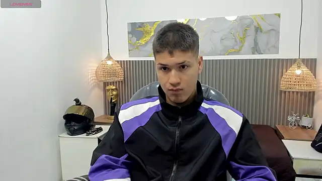 Snapshot of AlessandroFranco chatting on April 23, 2026, 1:24 pm AlessandroFranco online show from April 23, 2026, 1:24 pm