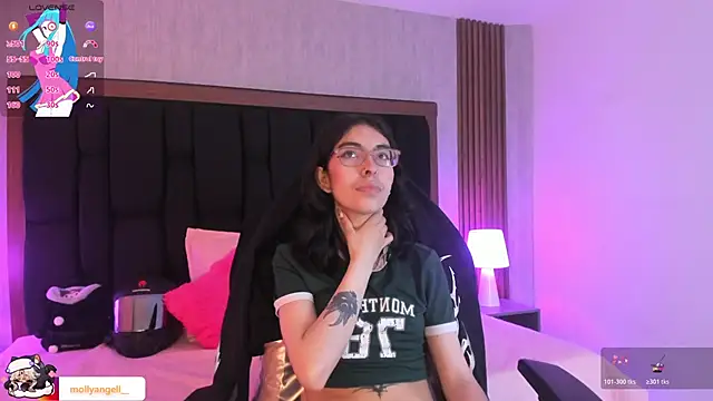 Snapshot of Molly_A chatting on March 26, 2026, 3:21 pm Molly A online show from March 26, 2026, 3:21 pm