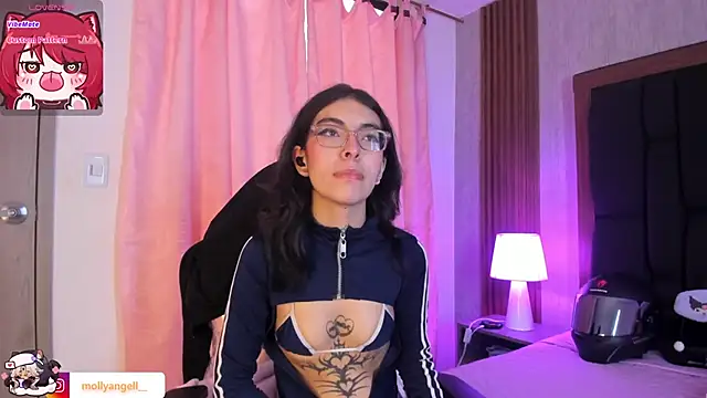 Snapshot of Molly_A chatting on April 13, 2026, 2:43 pm Molly A online show from April 13, 2026, 2:43 pm