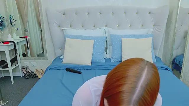 Redhead Vixen  online show from April 2, 2026, 1:24 am