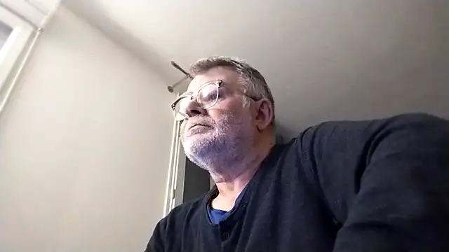 Snapshot of oura chatting on April 18, 2026, 4:59 am oura online show from April 18, 2026, 4:59 am