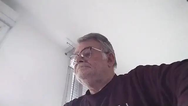 Snapshot of oura chatting on May 19, 2026, 7:04 am oura online show from May 19, 2026, 7:04 am