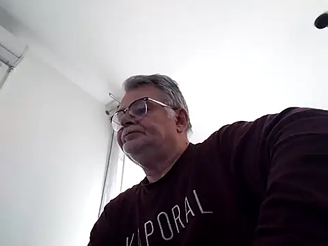 Snapshot of oura chatting on May 11, 2026, 6:48 am oura online show from May 11, 2026, 6:48 am