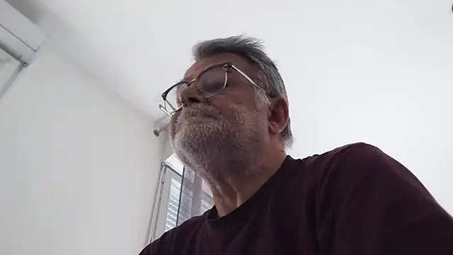 Snapshot of oura chatting on May 23, 2026, 7:07 am oura online show from May 23, 2026, 7:07 am