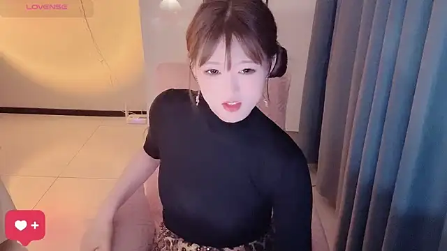 winnie-ww online show from May 15, 2026, 11:52 am