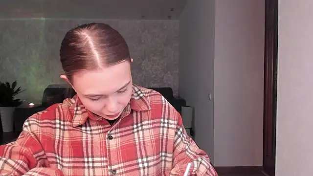 kittiangel00 online show from April 9, 2026, 4:25 am