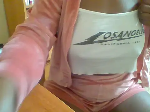 Snapshot of melaninebony2 chatting on March 17, 2026, 6:05 am melaninebony2 online show from March 17, 2026, 6:05 am