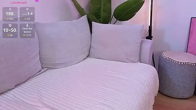Snapshot of hannahflora chatting on June 6, 2026, 5:01 am hannahflora online show from June 6, 2026, 5:01 am